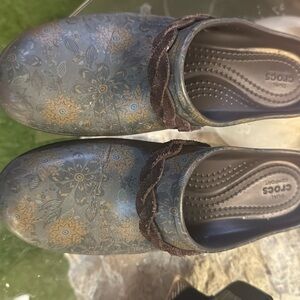 Woman’s Crocs with Clog Heel ( Never Worn)